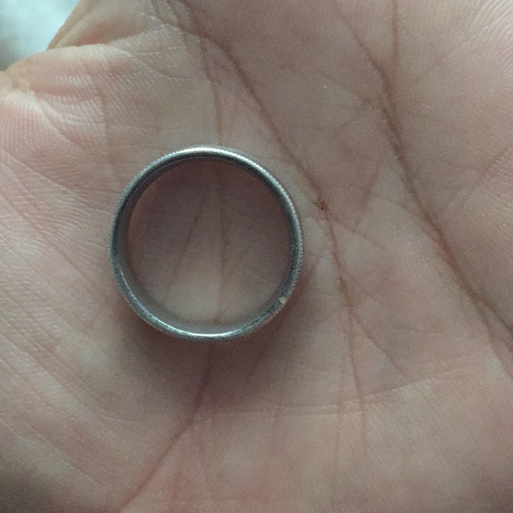 Silver ring - Picture 2 of 2